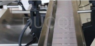 데스크톱 둥근 병 라벨링 머신 강철 방지 반 자동 라벨 적용기