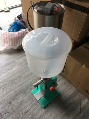 정밀 및 버터 액체 꿀 충전 기계 13 kg 용량 충전 정확도 ≤±1%